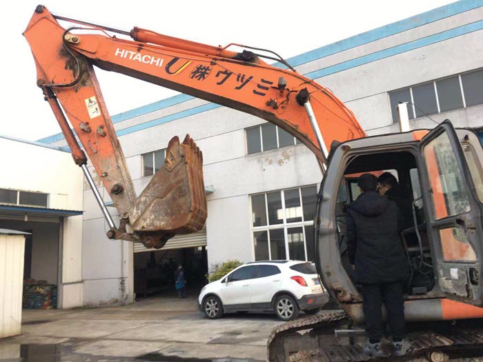 Vigor SST810 used on Hitachi excavator