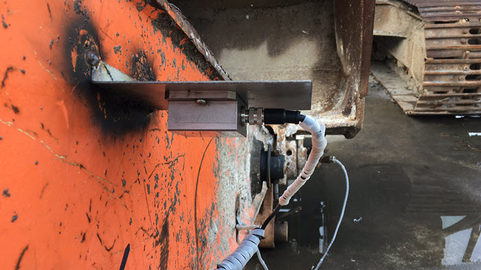 Vigor SST810 used on Hitachi excavator